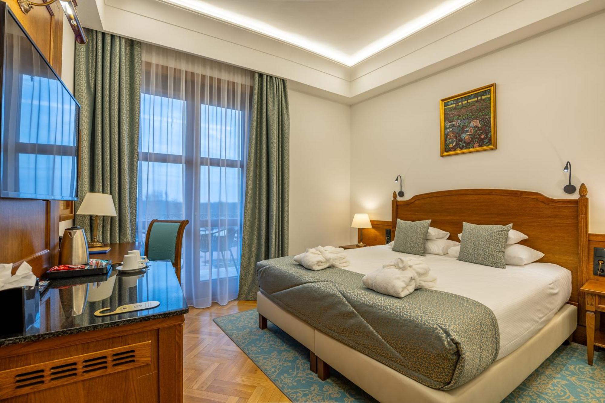 Hungarikum Hotel Lakitelek Buitenkant foto
